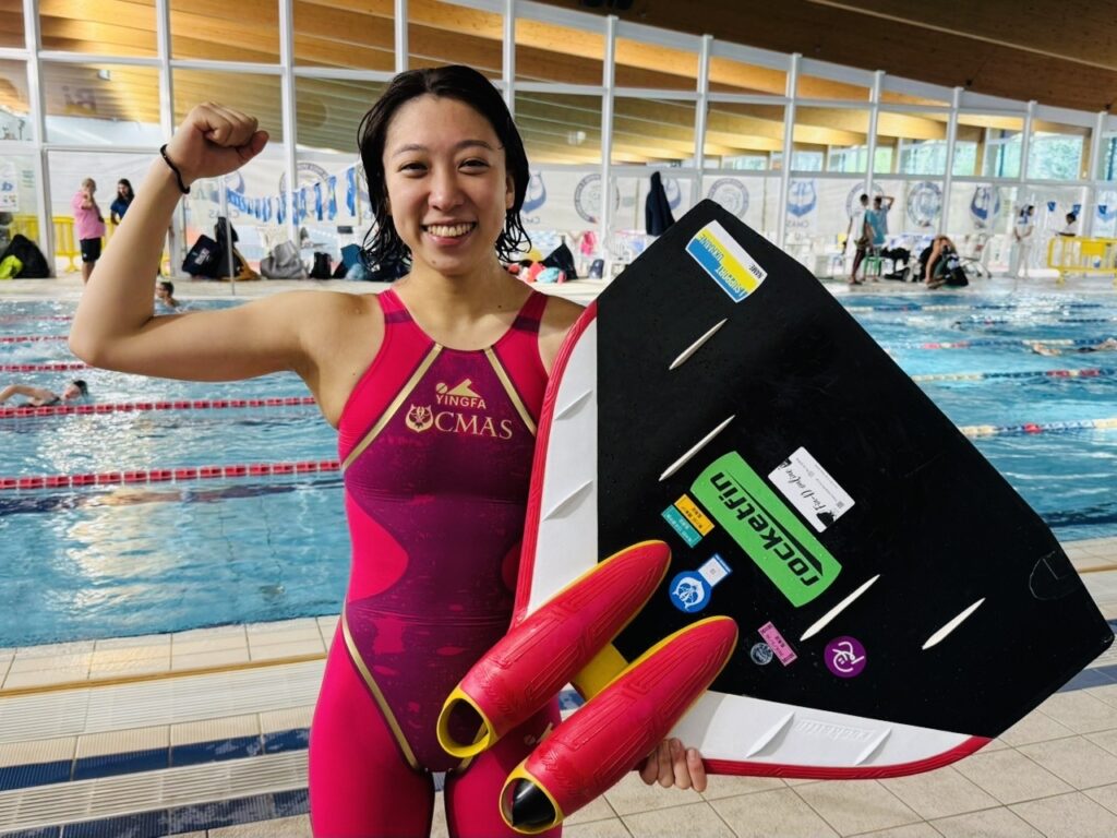 ワールドカップ_ゴールデンファイナル_女子400mサーフィスで日本新記録の上野選手（フィンスイミングチャンネル）