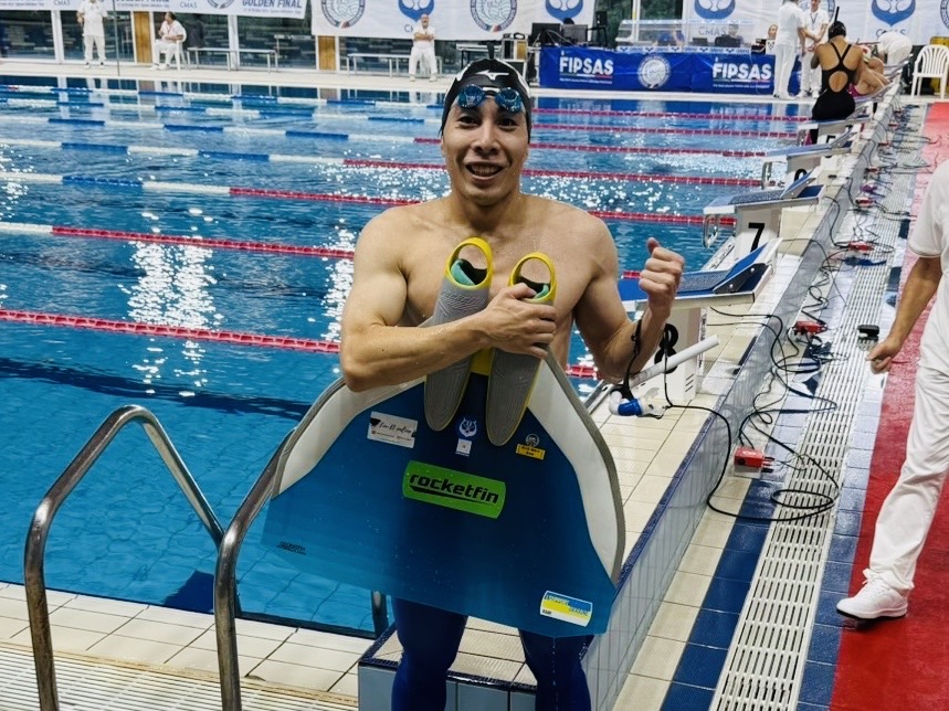 ワールドカップ_ゴールデンファイナル_男子1500mサーフィスで日本新記録の佐藤選手（フィンスイミングチャンネル）